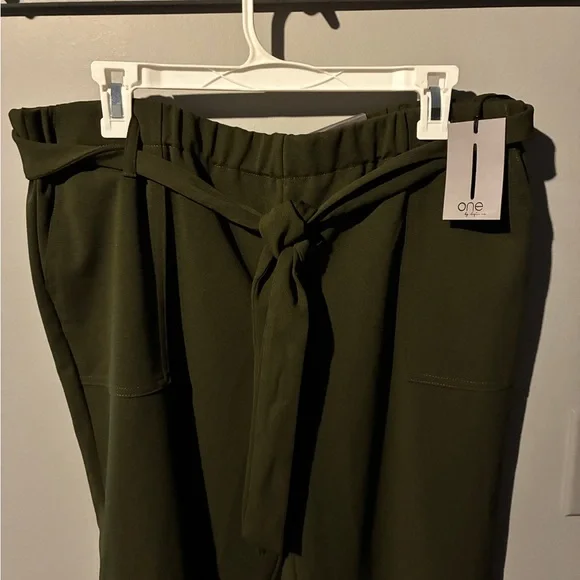 NWT Army Green Joggers - Picture 4 of 6